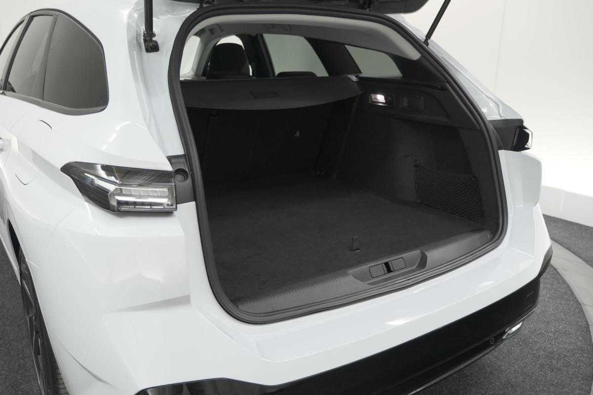 Peugeot 308 Peugeot 308 SW 1.6 Plug-in Hybrid 180 Allure | Perfecte Staat | 360 Camera | Adaptieve Cruise Control | Navigatie | Apple Carplay