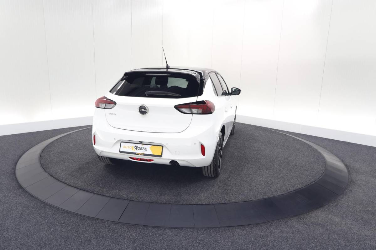 Opel Corsa Opel Corsa 1.2 Turbo 100 Ultimate | Panoramadak | Camera | Dodehoekdetectie | Apple Carplay