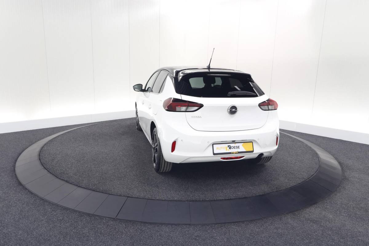 Opel Corsa Opel Corsa 1.2 Turbo 100 Ultimate | Panoramadak | Camera | Dodehoekdetectie | Apple Carplay