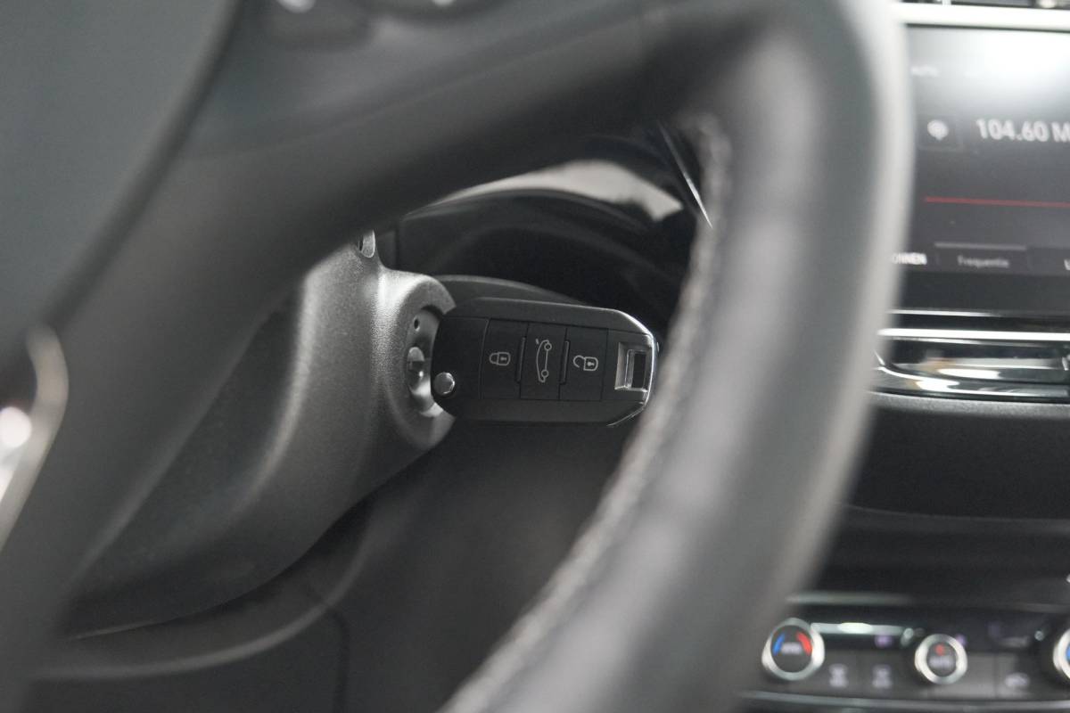 Opel Corsa Opel Corsa 1.2 Turbo 100 Ultimate | Panoramadak | Camera | Dodehoekdetectie | Apple Carplay