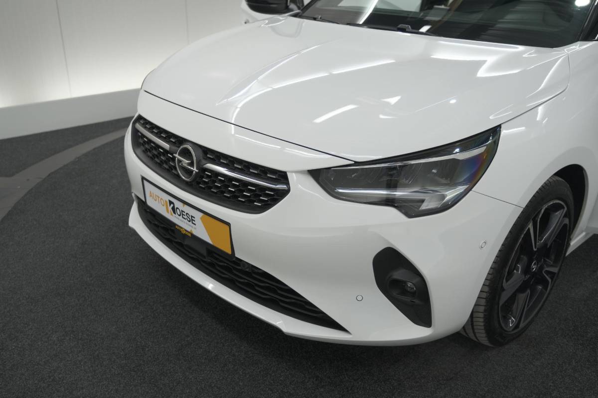 Opel Corsa Opel Corsa 1.2 Turbo 100 Ultimate | Panoramadak | Camera | Dodehoekdetectie | Apple Carplay