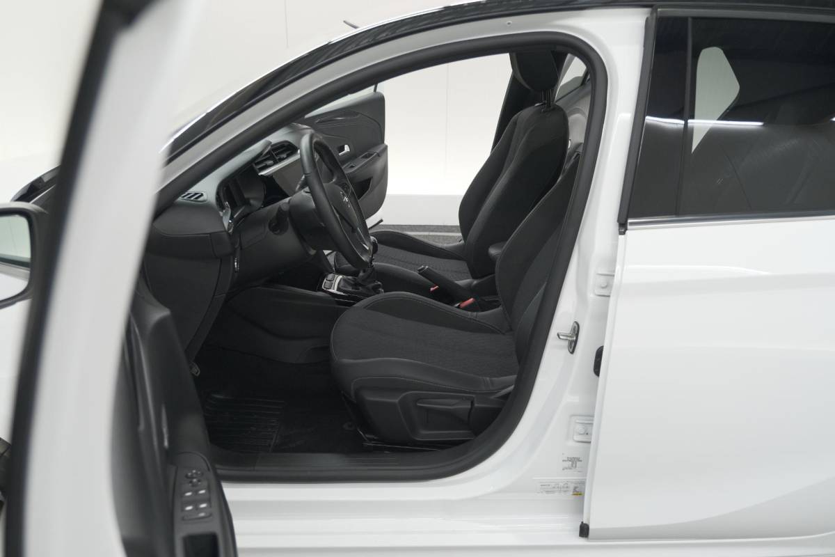 Opel Corsa Opel Corsa 1.2 Turbo 100 Ultimate | Panoramadak | Camera | Dodehoekdetectie | Apple Carplay