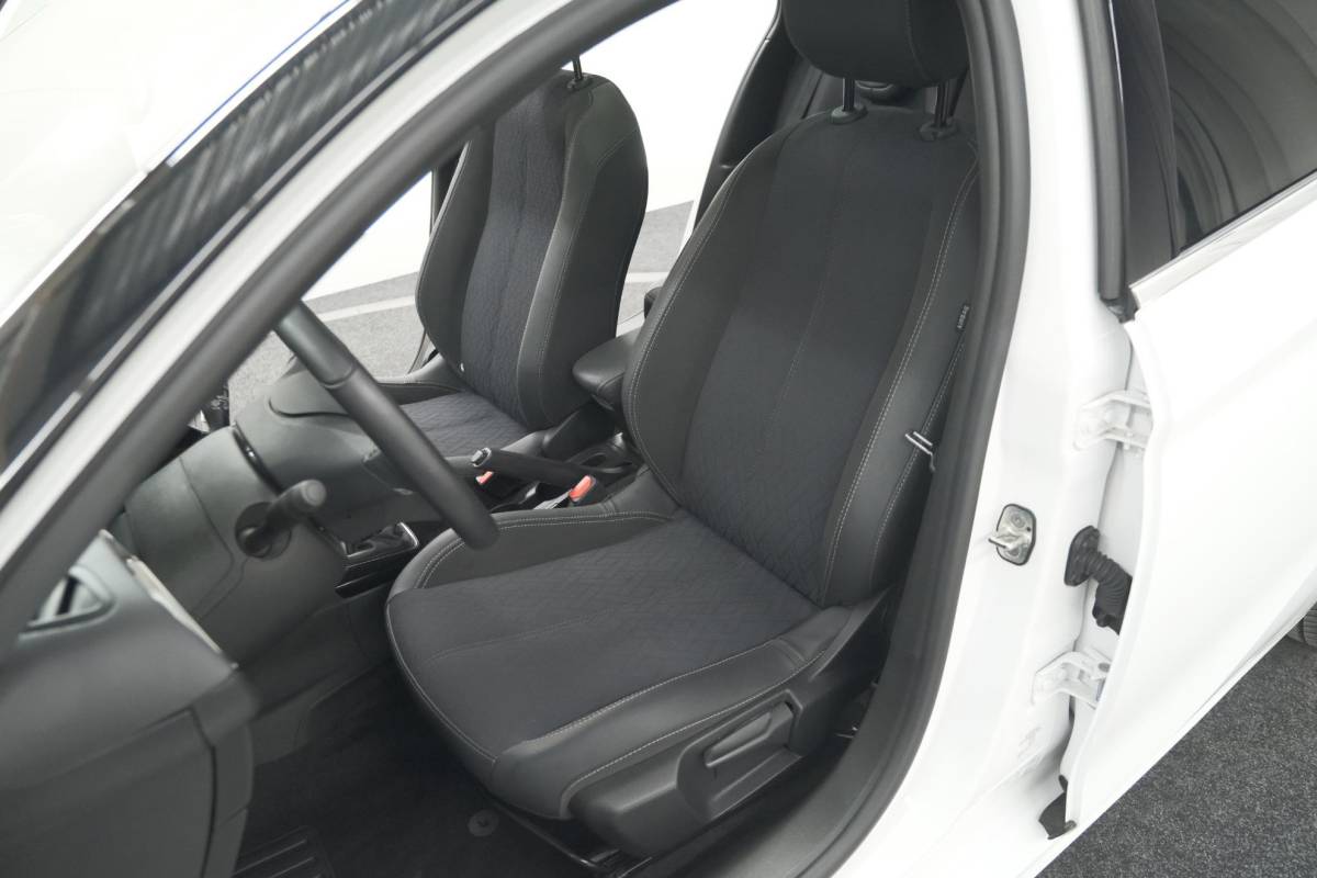 Opel Corsa Opel Corsa 1.2 Turbo 100 Ultimate | Panoramadak | Camera | Dodehoekdetectie | Apple Carplay