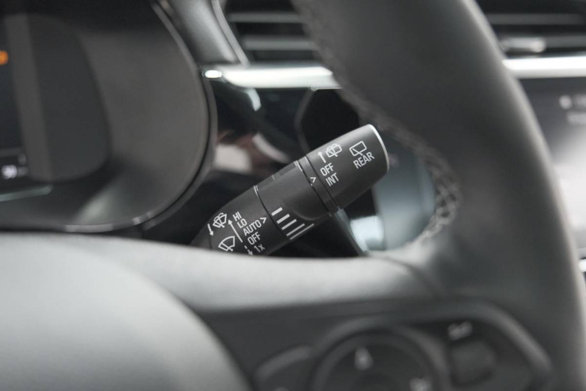 Opel Corsa Opel Corsa 1.2 Turbo 100 Ultimate | Panoramadak | Camera | Dodehoekdetectie | Apple Carplay