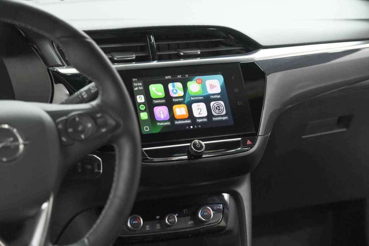 Opel Corsa Opel Corsa 1.2 Turbo 100 Ultimate | Panoramadak | Camera | Dodehoekdetectie | Apple Carplay