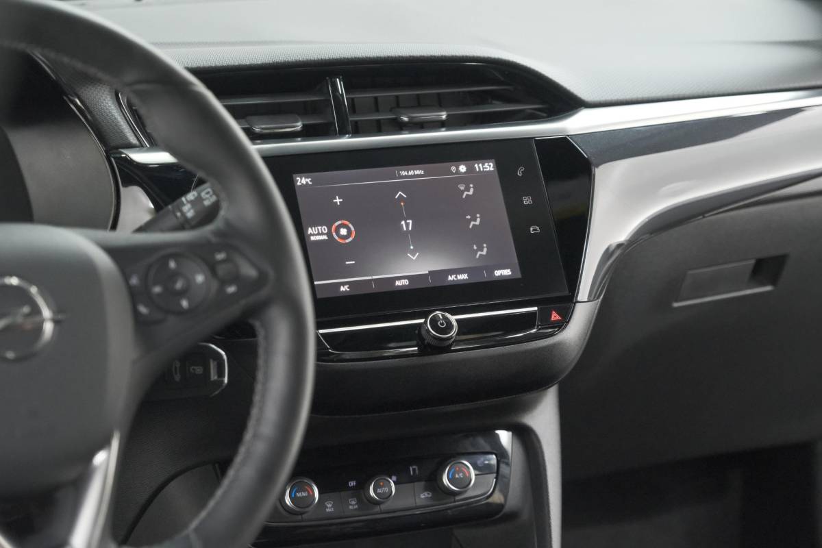 Opel Corsa Opel Corsa 1.2 Turbo 100 Ultimate | Panoramadak | Camera | Dodehoekdetectie | Apple Carplay