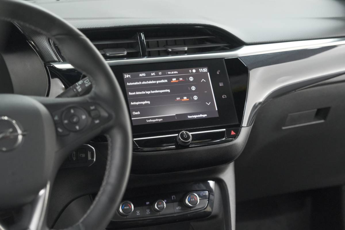 Opel Corsa Opel Corsa 1.2 Turbo 100 Ultimate | Panoramadak | Camera | Dodehoekdetectie | Apple Carplay