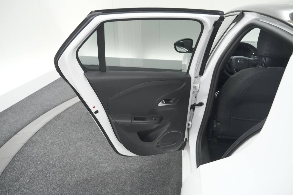 Opel Corsa Opel Corsa 1.2 Turbo 100 Ultimate | Panoramadak | Camera | Dodehoekdetectie | Apple Carplay