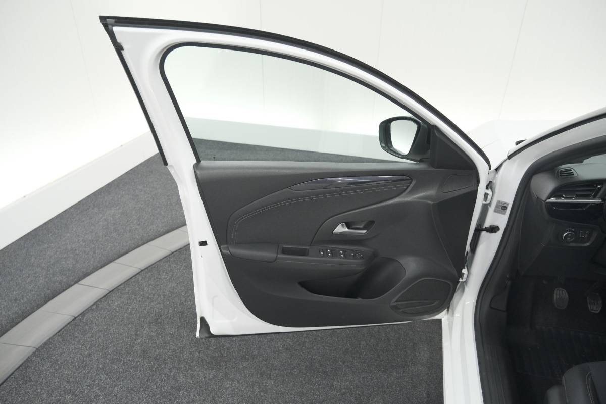 Opel Corsa Opel Corsa 1.2 Turbo 100 Ultimate | Panoramadak | Camera | Dodehoekdetectie | Apple Carplay