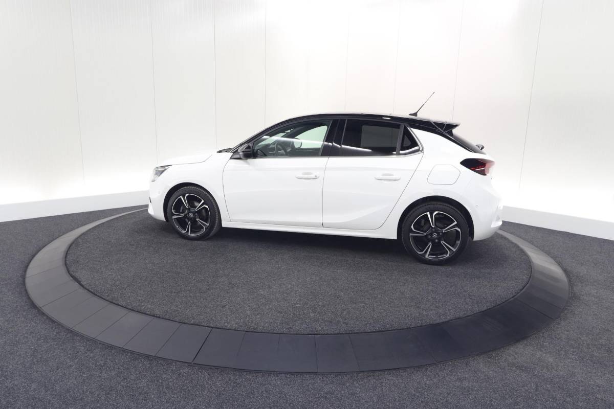 Opel Corsa Opel Corsa 1.2 Turbo 100 Ultimate | Panoramadak | Camera | Dodehoekdetectie | Apple Carplay