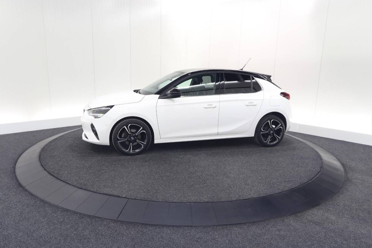 Opel Corsa Opel Corsa 1.2 Turbo 100 Ultimate | Panoramadak | Camera | Dodehoekdetectie | Apple Carplay