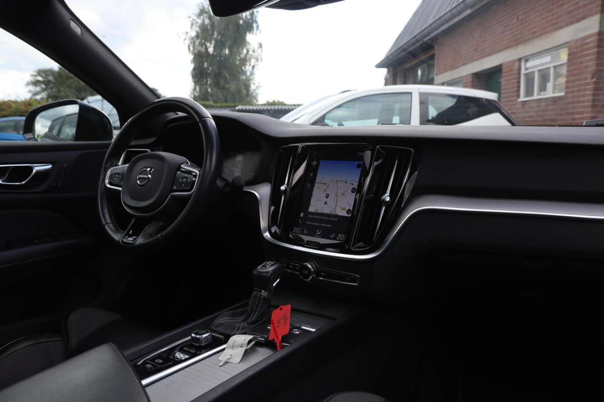 Volvo S60 Volvo S60 2.0 T4 R-Design A. Cruise|Leder|Panodak|Led|Camera|Stoelverw.|Trhk