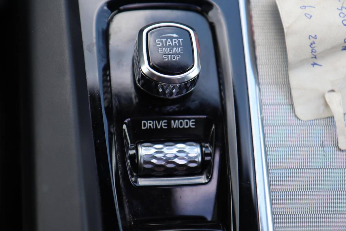 Volvo S60 Volvo S60 2.0 T4 R-Design A. Cruise|Leder|Panodak|Led|Camera|Stoelverw.|Trhk