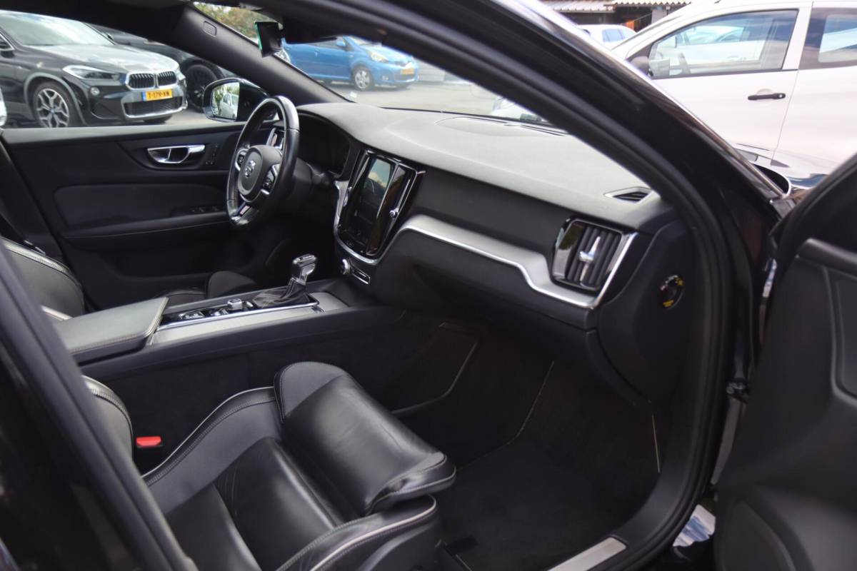 Volvo S60 Volvo S60 2.0 T4 R-Design A. Cruise|Leder|Panodak|Led|Camera|Stoelverw.|Trhk