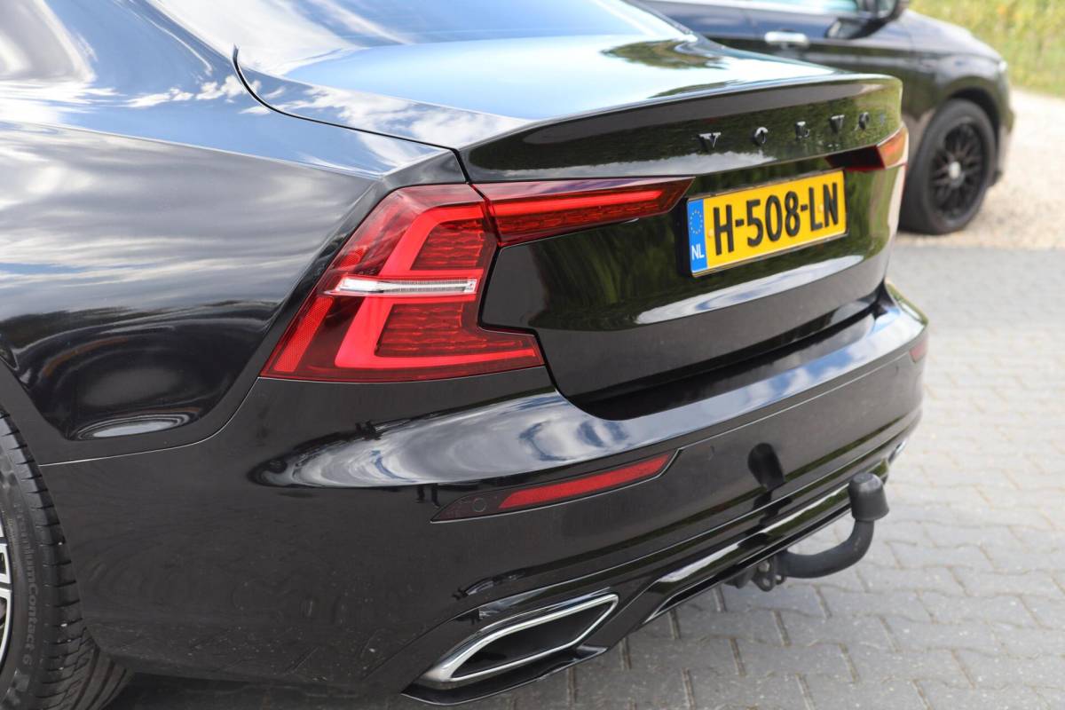 Volvo S60 Volvo S60 2.0 T4 R-Design A. Cruise|Leder|Panodak|Led|Camera|Stoelverw.|Trhk