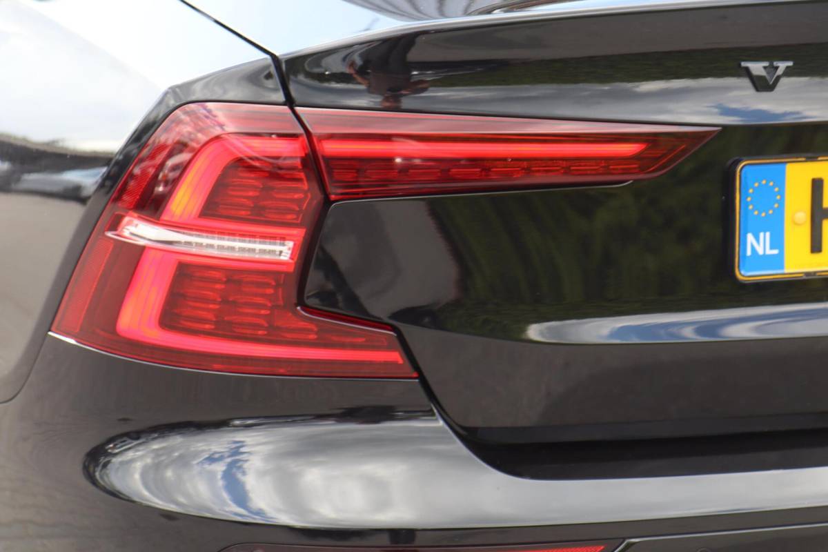Volvo S60 Volvo S60 2.0 T4 R-Design A. Cruise|Leder|Panodak|Led|Camera|Stoelverw.|Trhk