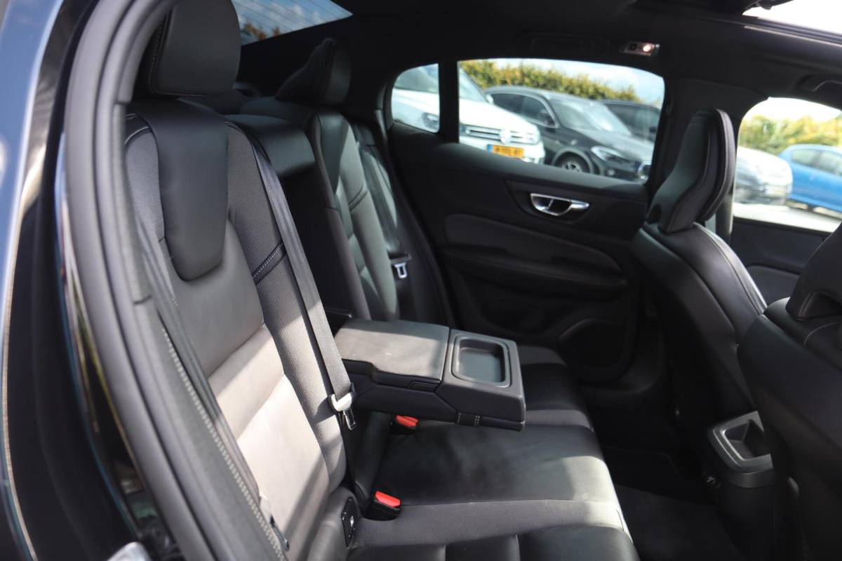 Volvo S60 Volvo S60 2.0 T4 R-Design A. Cruise|Leder|Panodak|Led|Nav|Camera|Stoelverw.|Trhk