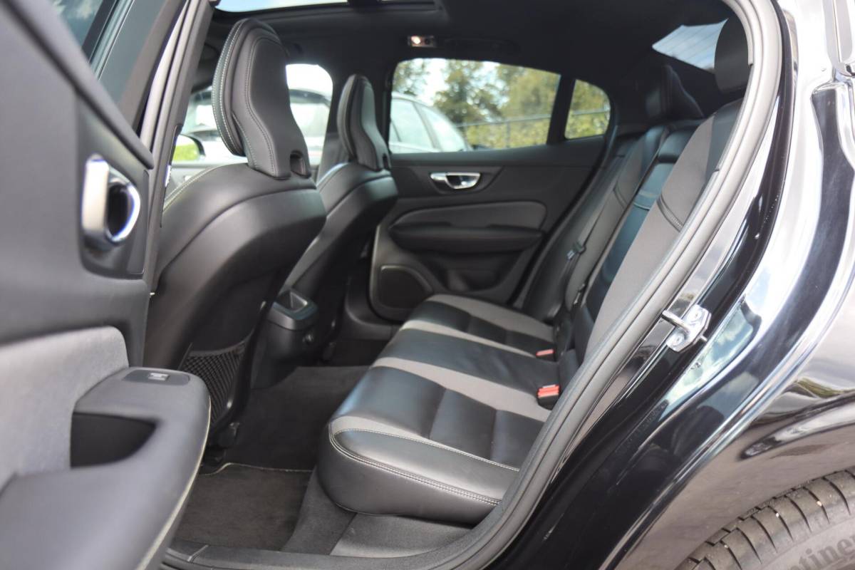 Volvo S60 Volvo S60 2.0 T4 R-Design A. Cruise|Leder|Panodak|Led|Nav|Camera|Stoelverw.|Trhk