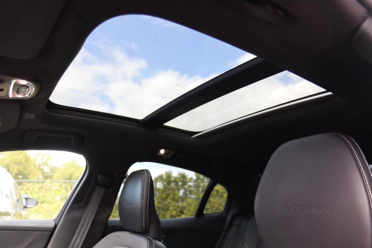 Volvo S60 Volvo S60 2.0 T4 R-Design A. Cruise|Leder|Panodak|Led|Nav|Camera|Stoelverw.|Trhk