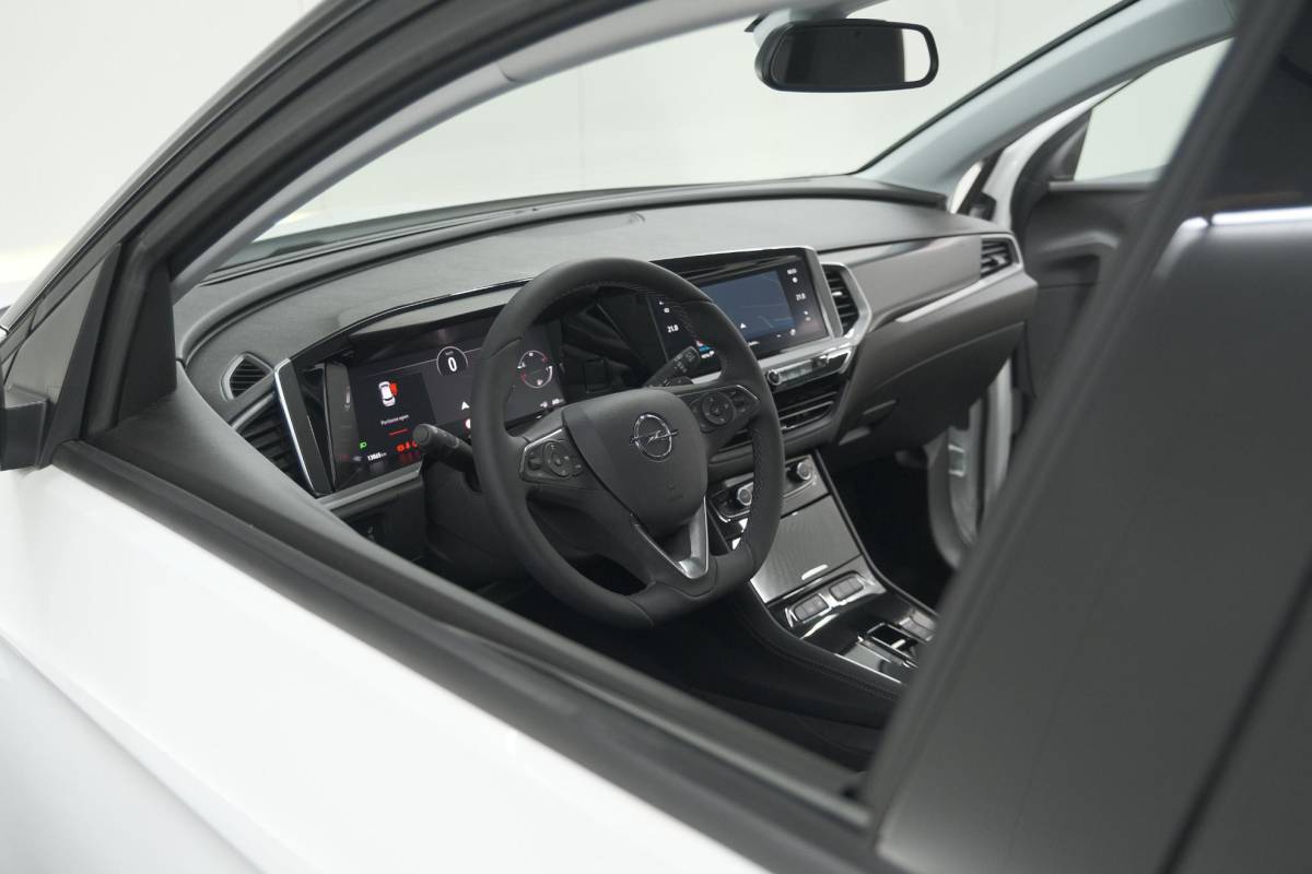 Opel Grandland Opel Grandland Turbo 130 AT8 Ultimate | Camera | Adaptieve Cruise Control | Pack Winter | Elektronische Kofferklep