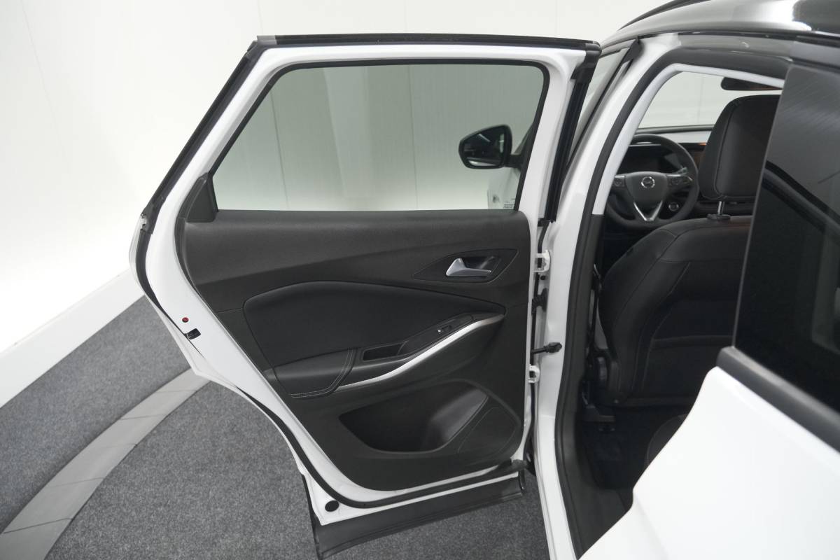 Opel Grandland Opel Grandland Turbo 130 AT8 Ultimate | Camera | Adaptieve Cruise Control | Pack Winter | Elektronische Kofferklep