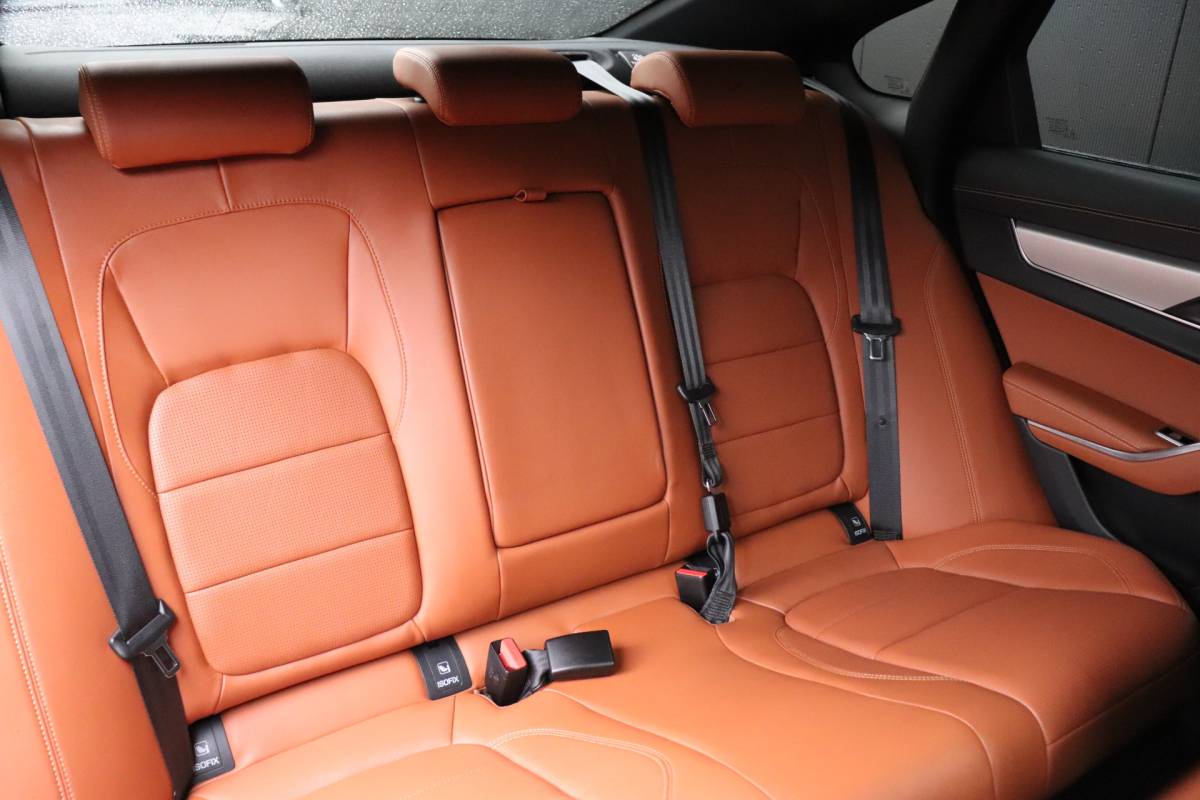 Jaguar XF Jaguar XF 2.0t AWD Portfolio | 300 PK | LEDER | MEMORY | STOEL/STUURVERW. | HEAD-UP | SCHUIFDAK | 360° CAMERA | MERIDIAN | CRUISE | NAVI |