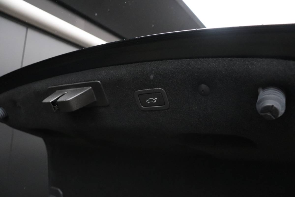 Jaguar XF Jaguar XF 2.0t AWD Portfolio | 300 PK | LEDER | MEMORY | STOEL/STUURVERW. | HEAD-UP | SCHUIFDAK | 360° CAMERA | MERIDIAN | CRUISE | NAVI |