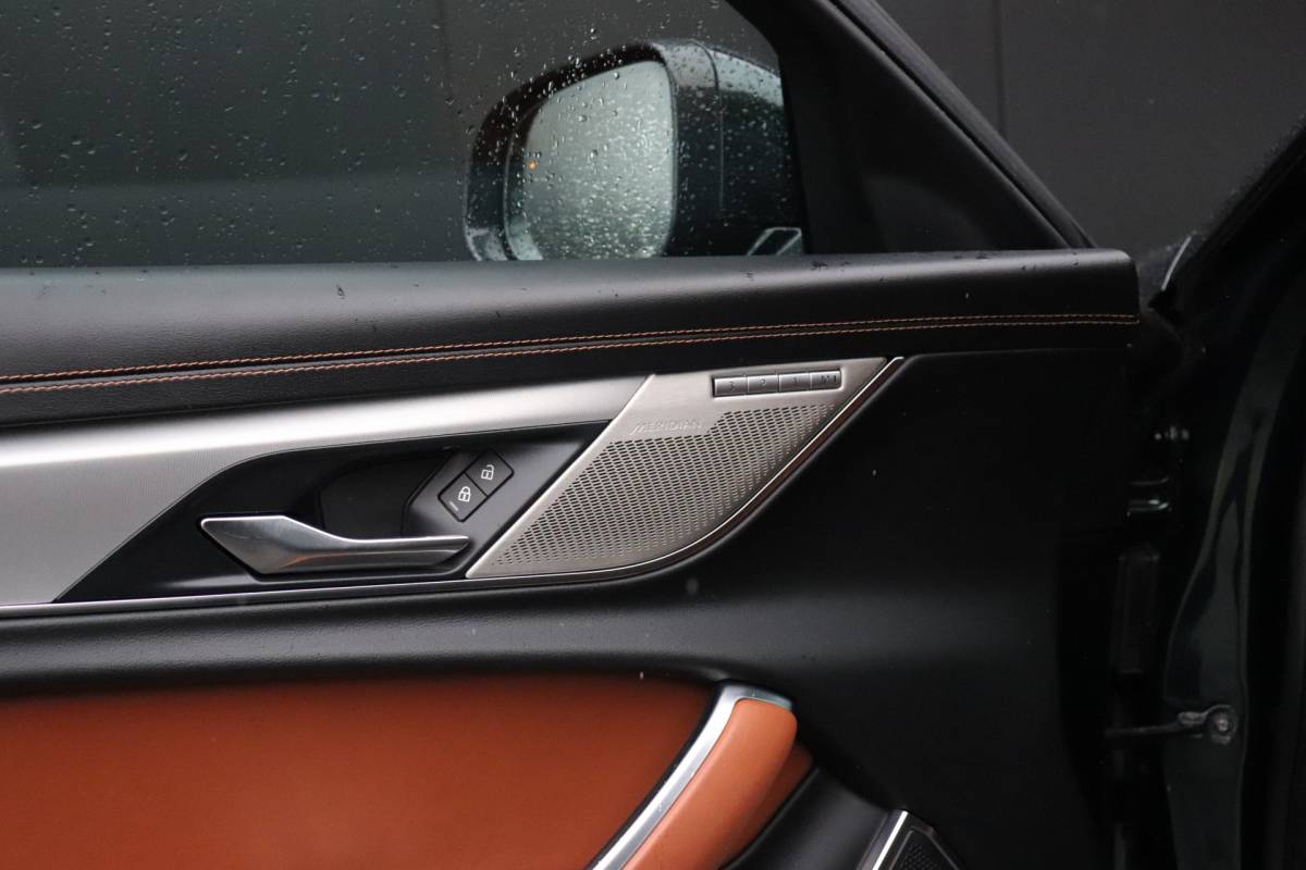 Jaguar XF Jaguar XF 2.0t AWD Portfolio | 300 PK | LEDER | MEMORY | STOEL/STUURVERW. | HEAD-UP | SCHUIFDAK | 360° CAMERA | MERIDIAN | CRUISE | NAVI |