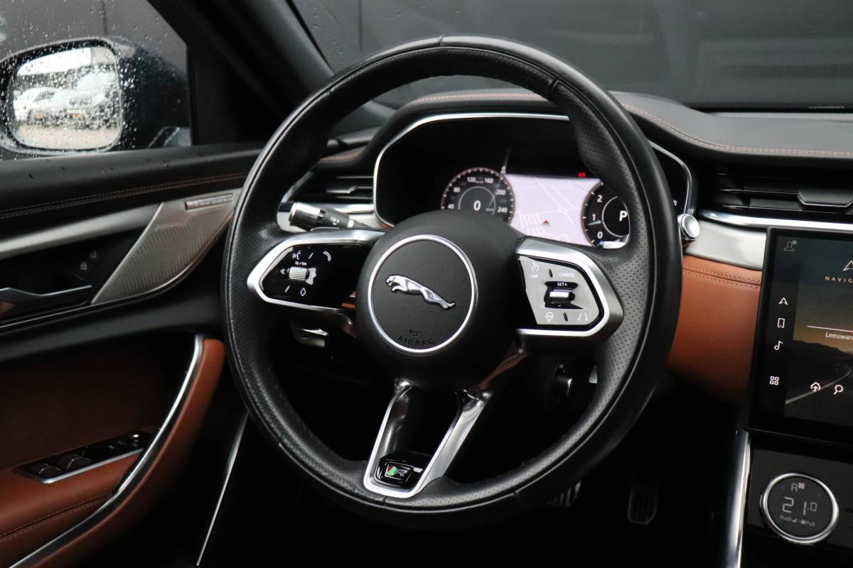 Jaguar XF Jaguar XF 2.0t AWD Portfolio | 300 PK | LEDER | MEMORY | STOEL/STUURVERW. | HEAD-UP | SCHUIFDAK | 360° CAMERA | MERIDIAN | CRUISE | NAVI |
