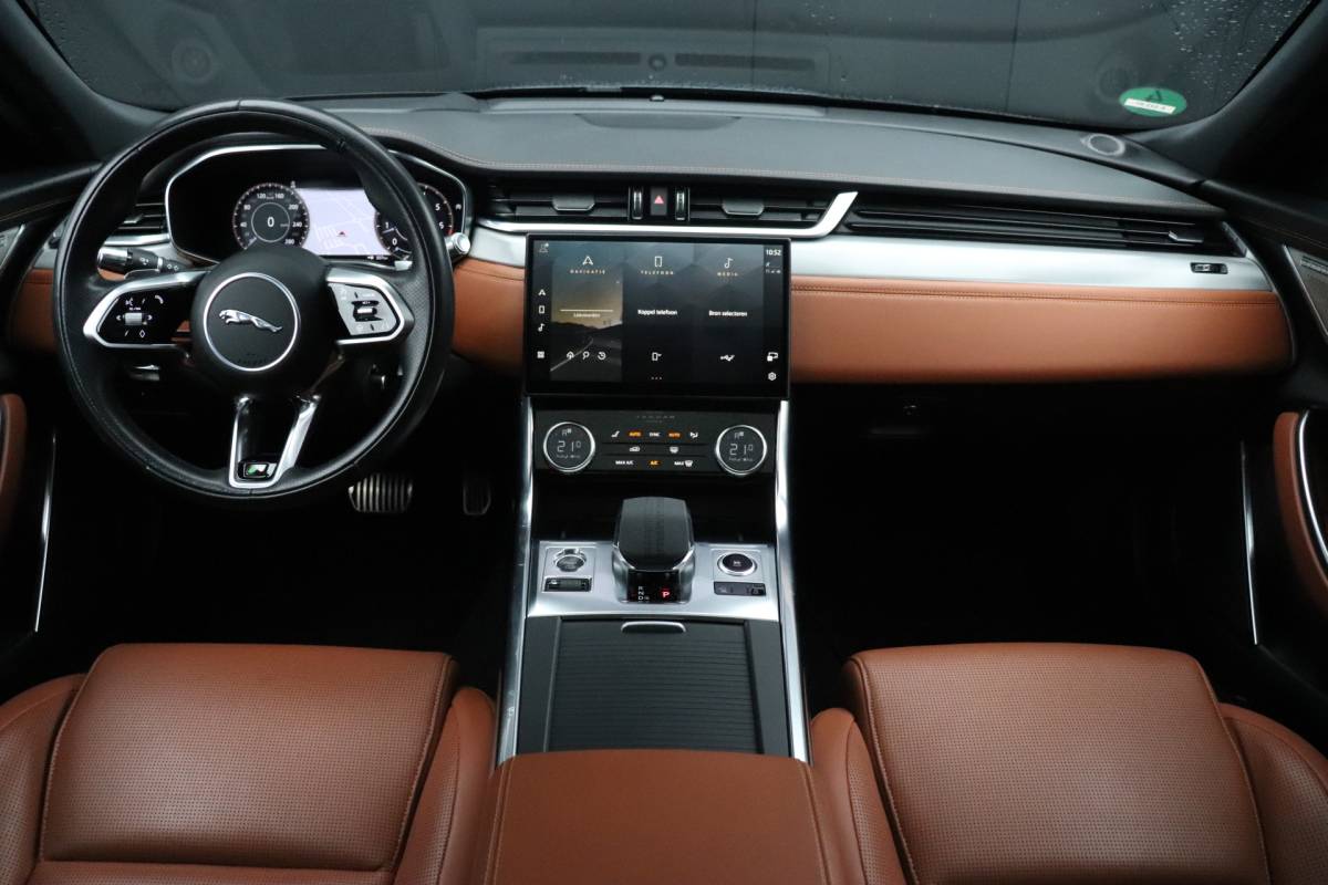 Jaguar XF Jaguar XF 2.0t AWD Portfolio | 300 PK | LEDER | MEMORY | STOEL/STUURVERW. | HEAD-UP | SCHUIFDAK | 360° CAMERA | MERIDIAN | CRUISE | NAVI |