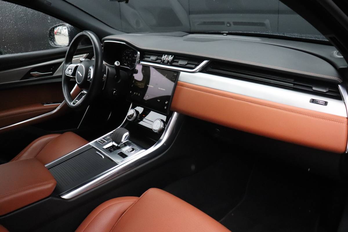 Jaguar XF Jaguar XF 2.0t AWD Portfolio | 300 PK | LEDER | MEMORY | STOEL/STUURVERW. | HEAD-UP | SCHUIFDAK | 360° CAMERA | MERIDIAN | CRUISE | NAVI |