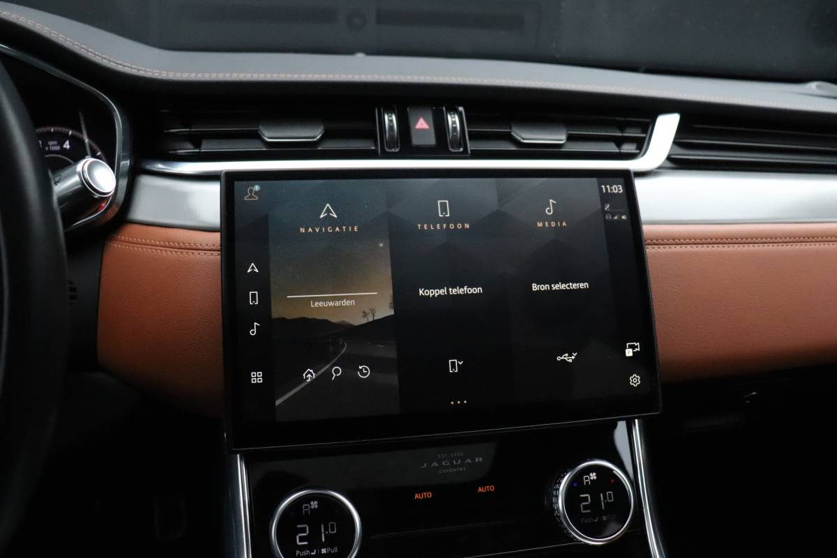 Jaguar XF Jaguar XF 2.0t AWD Portfolio | 300 PK | LEDER | MEMORY | STOEL/STUURVERW. | HEAD-UP | SCHUIFDAK | 360° CAMERA | MERIDIAN | CRUISE | NAVI |