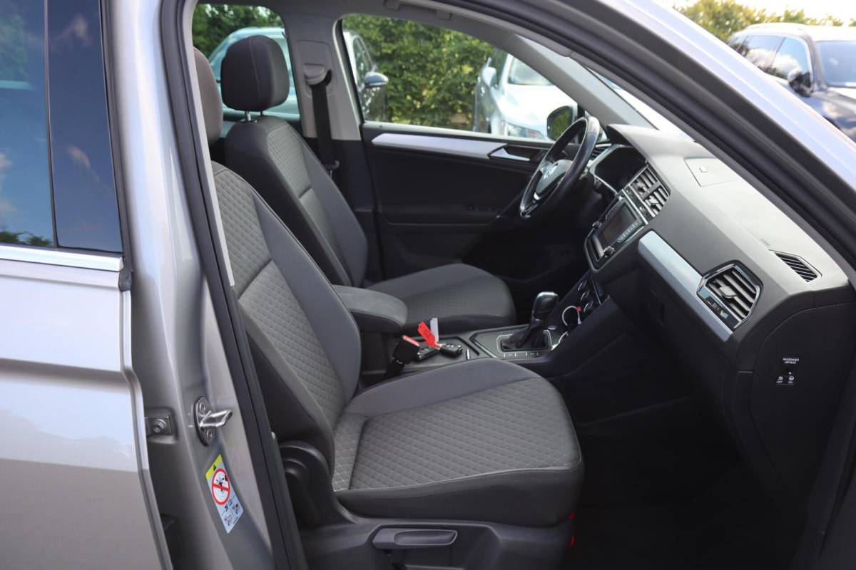 Volkswagen Tiguan Volkswagen Tiguan 1.4 TSI ACT Highline A. Cruise|Carplay|Panodak|Hud|Ecc|Navi|Stoelverw. |Trhk