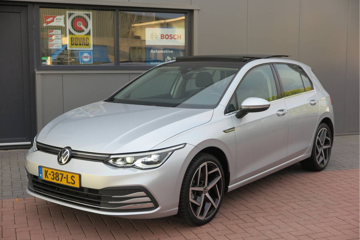 Volkswagen Golf Volkswagen Golf 1.5 eTSI  150pk DSG 1st Edition , Stoelverw. Panoramadak , Virtual cockpit, Electr. bestuurdersstoel met massage , Navigatie , DAB+ Carplay etc.