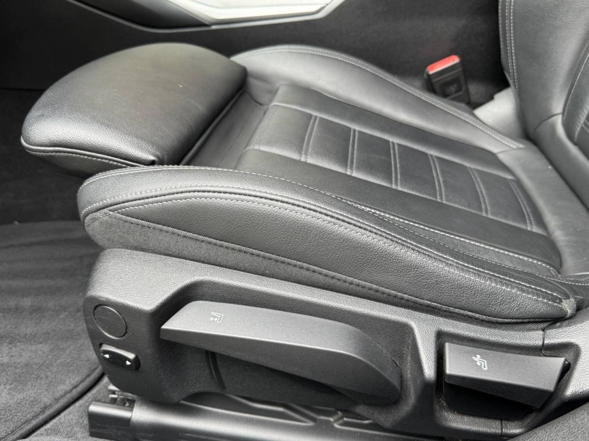 BMW 3 Serie BMW 3-serie Touring 320e High Executive Automaat | Trekhaak elektrisch | Navigatiesysteem | Laser LED | Draadloze telefoonlader | Apple CarPlay | Getint glas | Metallic lak | Sportleer | Parkeersensoren voor en achter