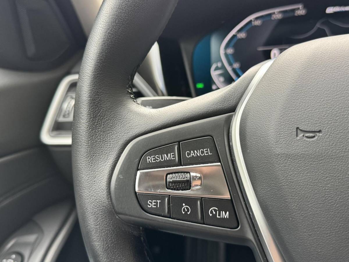 BMW 3 Serie BMW 3-serie Touring 320e High Executive Automaat | Trekhaak elektrisch | Navigatiesysteem | Laser LED | Draadloze telefoonlader | Apple CarPlay | Getint glas | Metallic lak | Sportleer | Parkeersensoren voor en achter