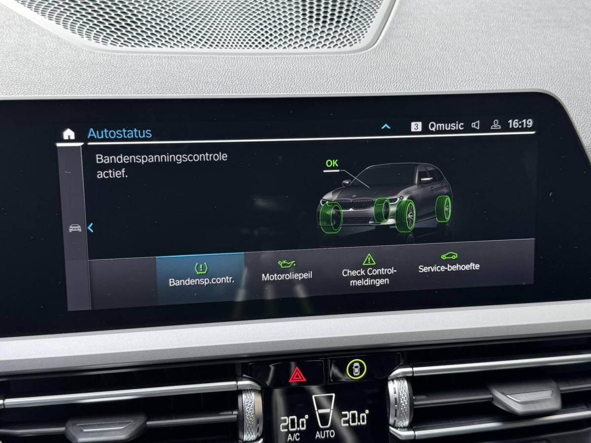 BMW 3 Serie BMW 3-serie Touring 320e High Executive Automaat | Trekhaak elektrisch | Navigatiesysteem | Laser LED | Draadloze telefoonlader | Apple CarPlay | Getint glas | Metallic lak | Sportleer | Parkeersensoren voor en achter