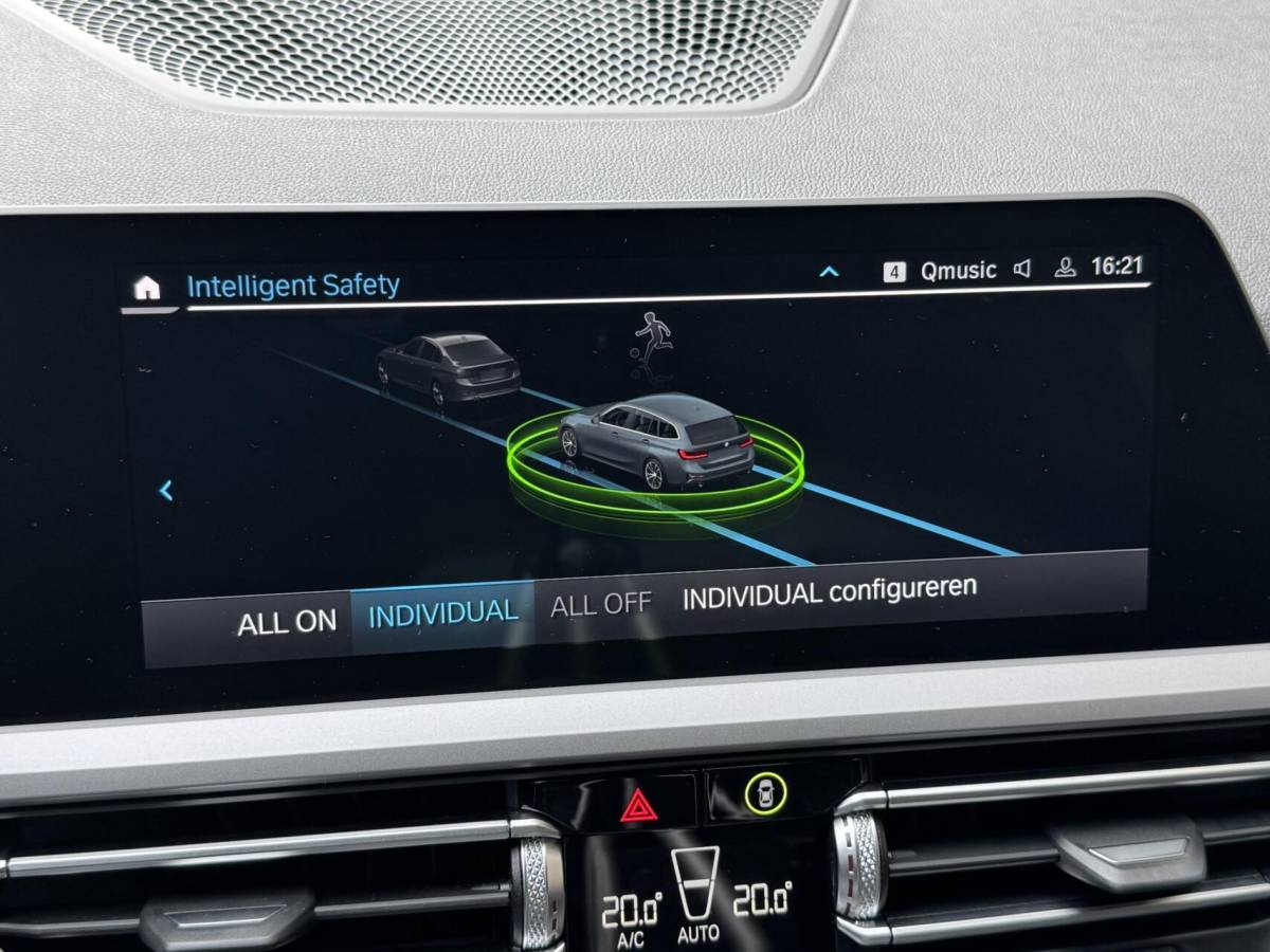 BMW 3 Serie BMW 3-serie Touring 320e High Executive Automaat | Trekhaak elektrisch | Navigatiesysteem | Laser LED | Draadloze telefoonlader | Apple CarPlay | Getint glas | Metallic lak | Sportleer | Parkeersensoren voor en achter