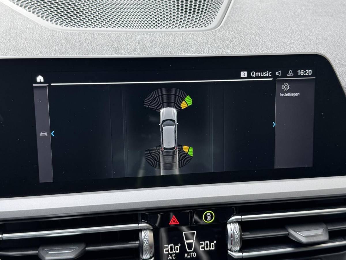 BMW 3 Serie BMW 3-serie Touring 320e High Executive Automaat | Trekhaak elektrisch | Navigatiesysteem | Laser LED | Draadloze telefoonlader | Apple CarPlay | Getint glas | Metallic lak | Sportleer | Parkeersensoren voor en achter