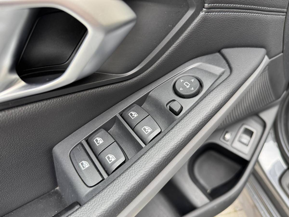 BMW 3 Serie BMW 3-serie Touring 320e High Executive Automaat | Trekhaak elektrisch | Navigatiesysteem | Laser LED | Draadloze telefoonlader | Apple CarPlay | Getint glas | Metallic lak | Sportleer | Parkeersensoren voor en achter