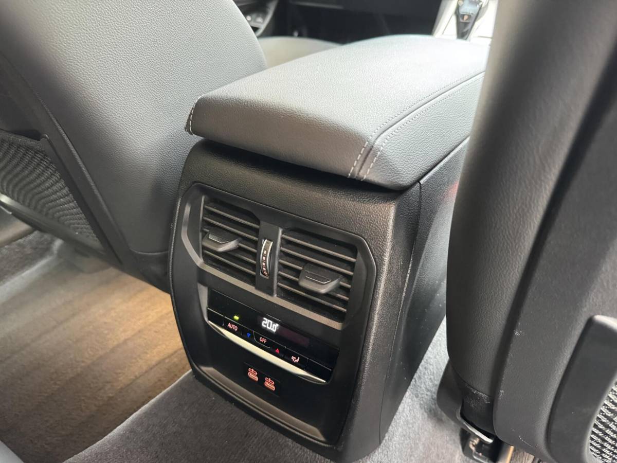BMW 3 Serie BMW 3-serie Touring 320e High Executive Automaat | Trekhaak elektrisch | Navigatiesysteem | Laser LED | Draadloze telefoonlader | Apple CarPlay | Getint glas | Metallic lak | Sportleer | Parkeersensoren voor en achter