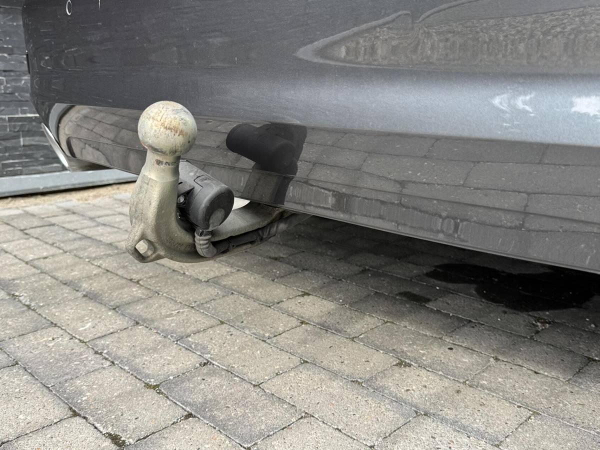 BMW 3 Serie BMW 3-serie Touring 320e High Executive Automaat | Trekhaak elektrisch | Navigatiesysteem | Laser LED | Draadloze telefoonlader | Apple CarPlay | Getint glas | Metallic lak | Sportleer | Parkeersensoren voor en achter