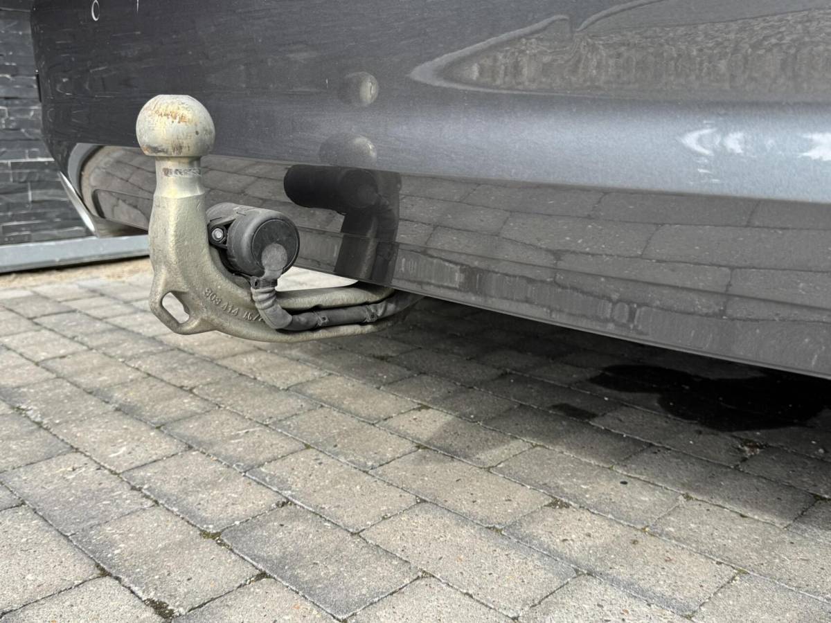 BMW 3 Serie BMW 3-serie Touring 320e High Executive Automaat | Trekhaak elektrisch | Navigatiesysteem | Laser LED | Draadloze telefoonlader | Apple CarPlay | Getint glas | Metallic lak | Sportleer | Parkeersensoren voor en achter