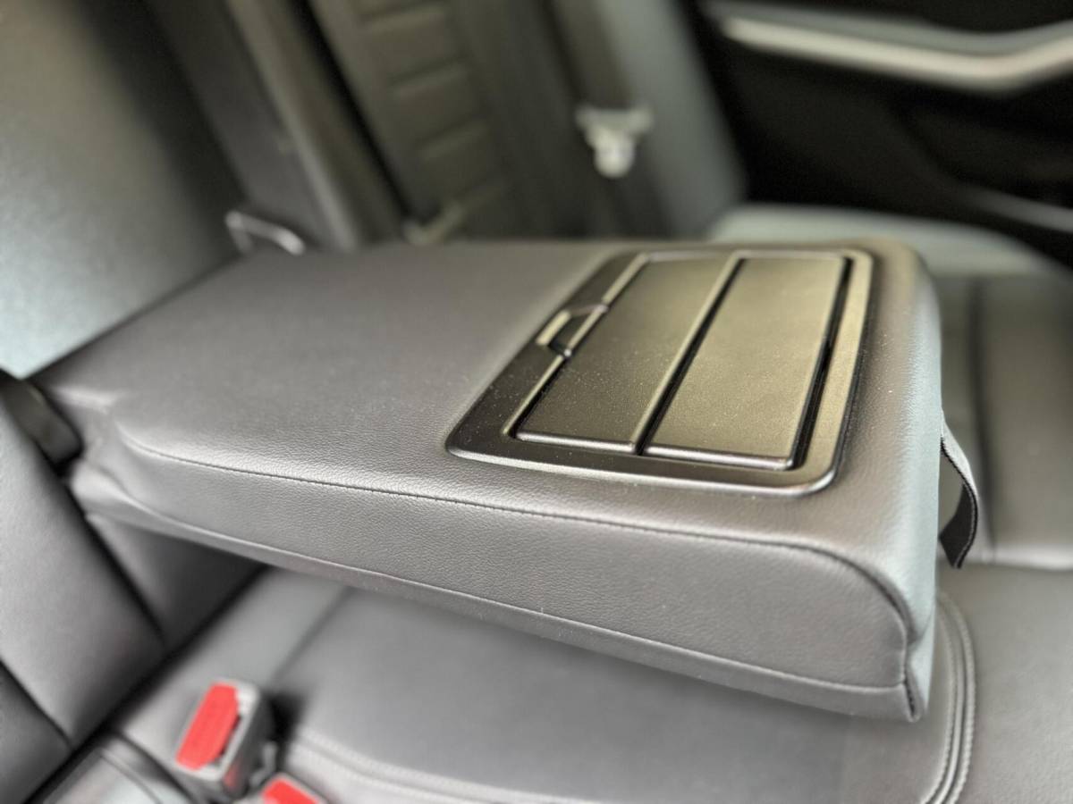 BMW 3 Serie BMW 3-serie Touring 320e High Executive Automaat | Trekhaak elektrisch | Navigatiesysteem | Laser LED | Draadloze telefoonlader | Apple CarPlay | Getint glas | Metallic lak | Sportleer | Parkeersensoren voor en achter