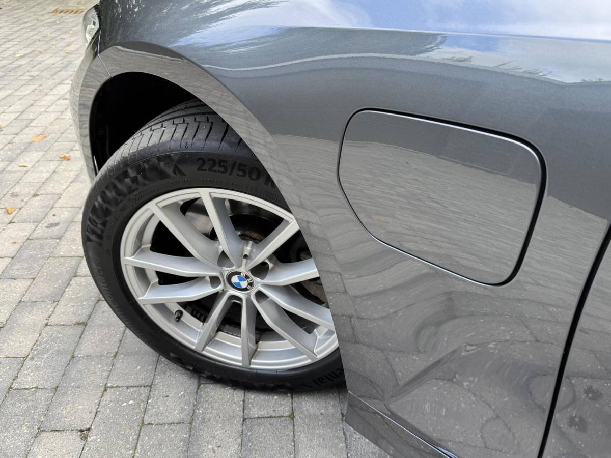 BMW 3 Serie BMW 3-serie Touring 320e High Executive Automaat | Trekhaak elektrisch | Navigatiesysteem | Laser LED | Draadloze telefoonlader | Apple CarPlay | Getint glas | Metallic lak | Sportleer | Parkeersensoren voor en achter