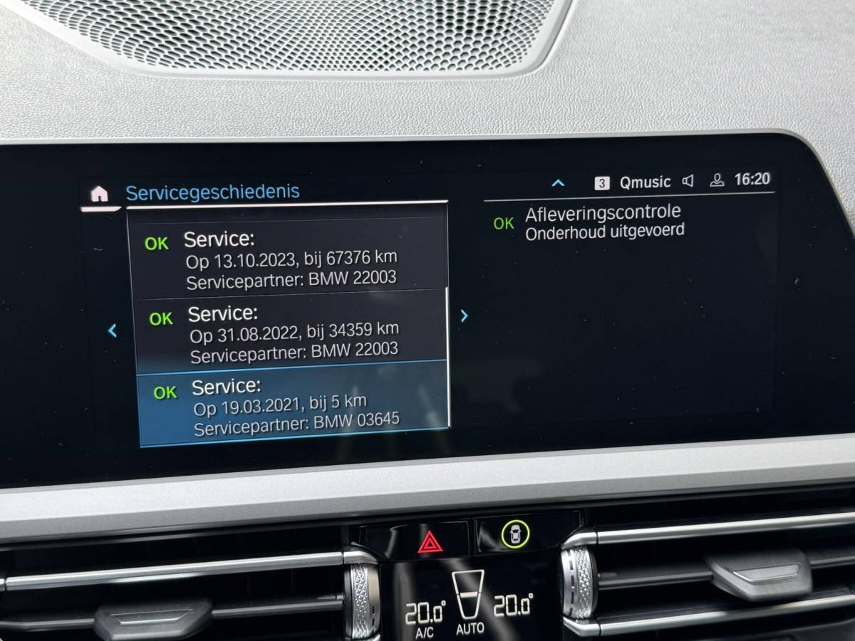 BMW 3 Serie BMW 3-serie Touring 320e High Executive Automaat | Trekhaak elektrisch | Navigatiesysteem | Laser LED | Draadloze telefoonlader | Apple CarPlay | Getint glas | Metallic lak | Sportleer | Parkeersensoren voor en achter