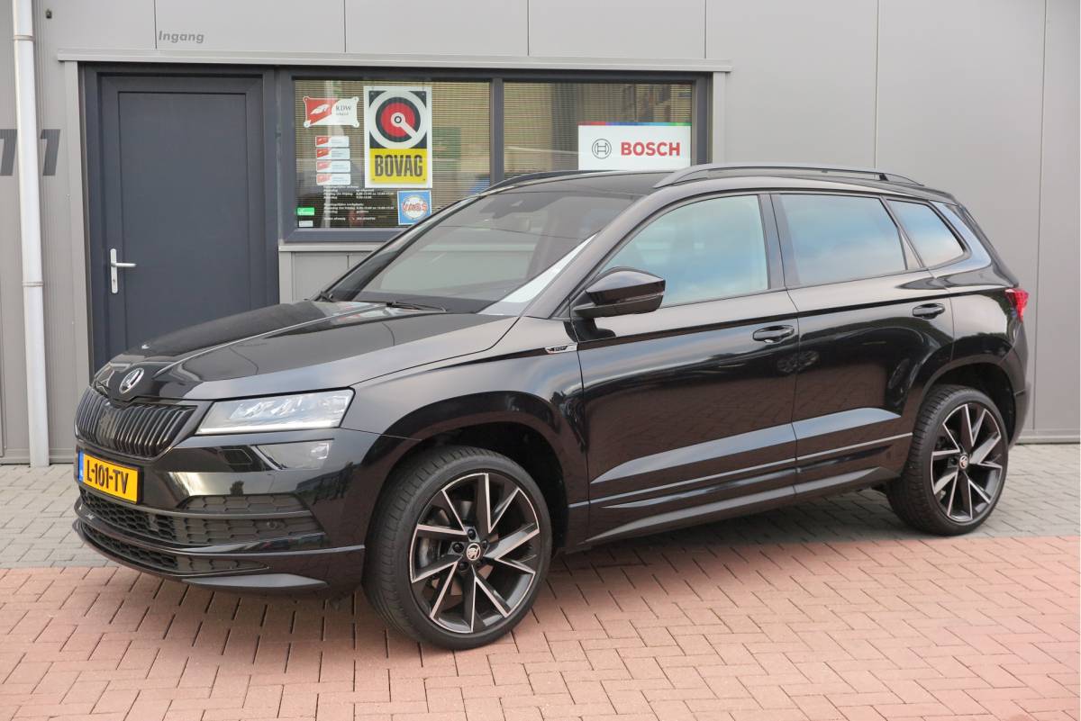 Škoda Karoq ŠKODA Karoq 1.5 TSI ACT 150pk Sportline Business Stoelverwarming , Led verlichting , DAB+ radio , Carplay ,Canton sound systeem, Achteruitrijcamera , Parkeersensoren ,Electr. achterklep ,etc.